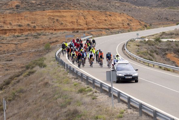 Los ciclistas Luis Gil y Carmen Aguado  reinan en la XXIX Cicloturista de Cella