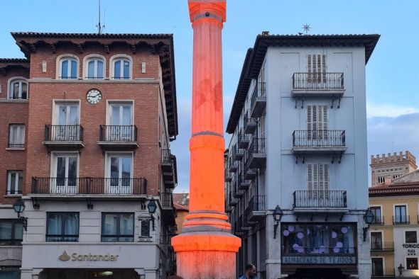 El Torico se tiñe de color naranja para apoyar a los afectados por la esclerosis múltiple