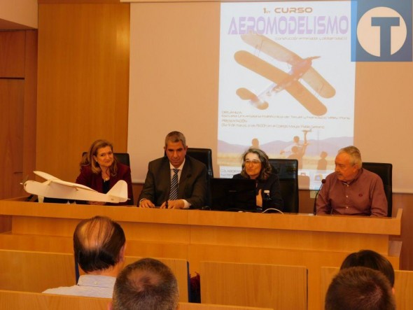 El éxito del Curso de Aeromodelismo  de la EUPT obliga a organizar dos grupos