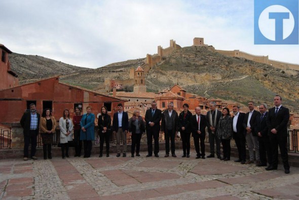 Los alcaldes enseñan a la Mesa de las Cortes la cara real de la despoblación