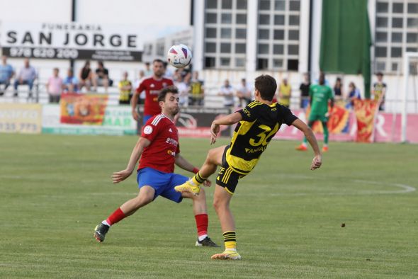 El CD Teruel da la talla en su estreno en Pinilla ante el Real Zaragoza de Segunda División (1-2)