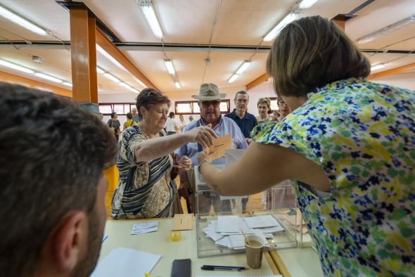 Los sondeos apuntan a que el PP podría alcanzar la mayoría absoluta con el apoyo de Vox