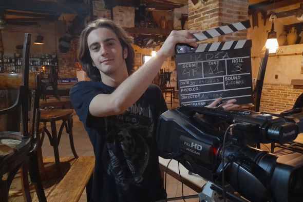 Aitor Cobos estrena su primer cortometraje: “He tomado como referencia el cine independiente de los años 80”