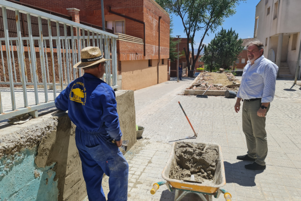 Comienza la mejora de las escaleras y jardineras del barrio de la Fuenfresca en Teruel