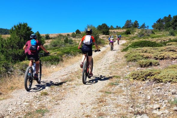 Una agencia de viajes ofrece rutas  para rodar en bici por toda la comarca Gúdar-Javalambre
