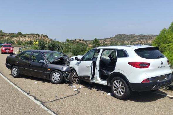 Un choque frontal entre dos turismos cerca de Mazaleón deja un muerto y dos heridos, uno de ellos grave