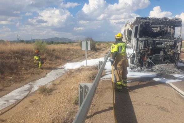 Cortada la A-23 a la altura de Caminreal por el accidente de un camión