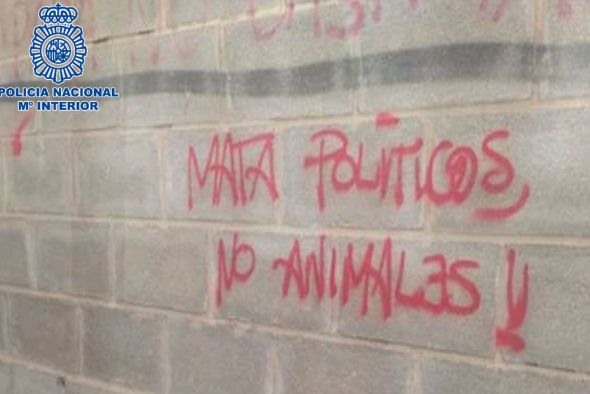 Detenida una joven por pintar más de cien grafitis en Teruel y se le acusa de dos delitos de odio por algunos mensajes