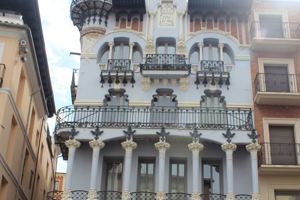 La emblemática fachada modernista de la Caja Rural de Teruel se restaurará con criterios de mínima intervención