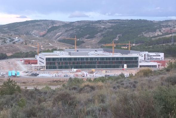 Los nuevos hospitales que se están construyendo en Teruel y Alcañiz  no abrirán sus puertas hasta 2025