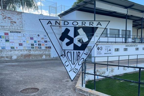 El Andorra restaura su escudo tridimensional del Endeiza