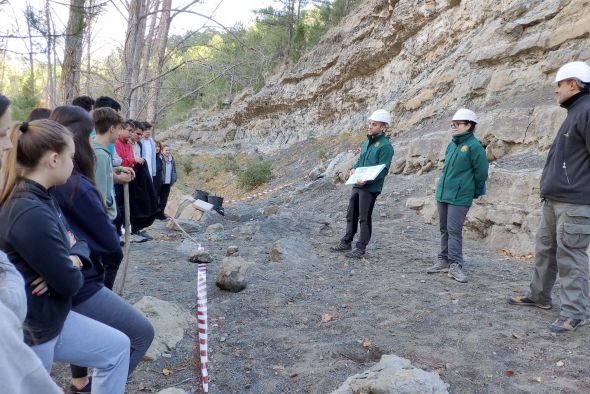 La Fundación Dinópolis divulga los principios de la Paleontología en la Semana de la Ciencia