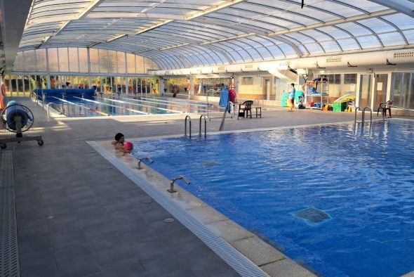 La piscina climatizada de Utrillas completa las plazas de los cursos de natación