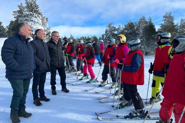 Más de 1.200 escolares participarán este año en la campaña de esquí de la Diputación de Teruel