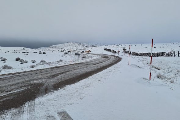 Prohibida la circulación de camiones y articulados por nieve en cinco carreteras de la provincia