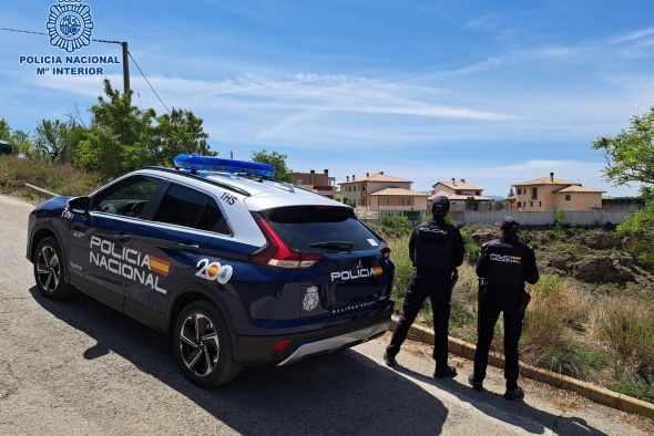 Izado de bandera en Teruel por los 200 años de la Policía Nacional