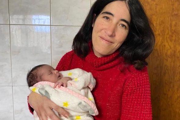 La localidad de Loscos celebra la llegada de una niña, 22 años después del último nacimiento acaecido