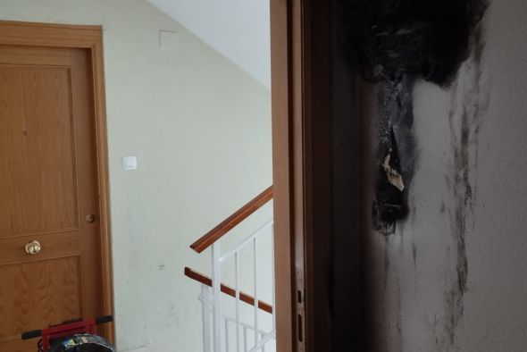 Los bomberos de la DPT sofocan un incendio en una vivienda en Calamocha