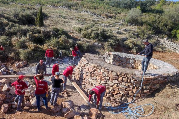 La sabiduría de Albarracín en torno a la cal ayuda a recuperar cuatro hornos en Castellón