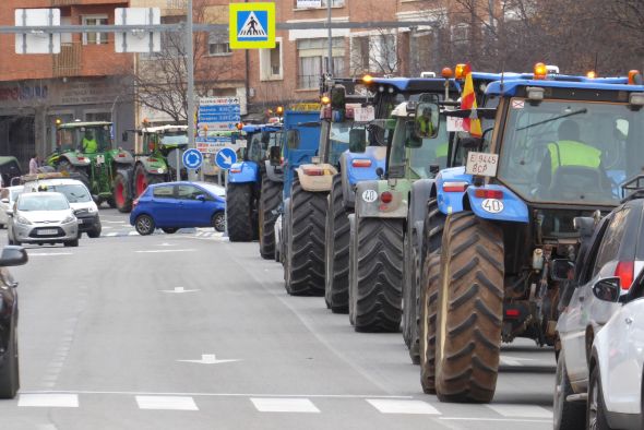 Las tractoradas protagonizan marchas lentas en varios puntos de Aragón en una jornada sin incidentes