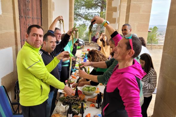 El Choricer mantiene la tradición del asado de carne, pero aparecen las paellas y los calçots