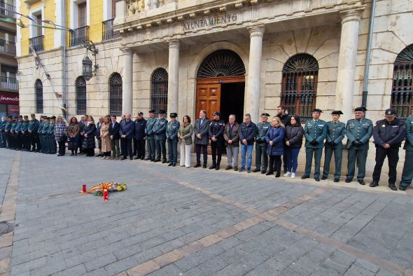 Minuto de silencio en Teruel en memoria de los dos guardias civiles asesinados en Barbate (Cádiz)