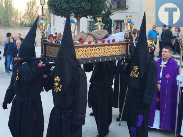 Nueve pasos cuentan las últimas horas de Jesucristo en la procesión del Santo Entierro de Calamocha