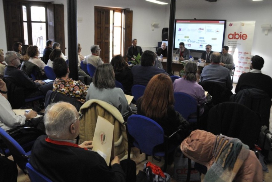 El reto de incorporar la IA en la gestión de las bibliotecas, a debate en Teruel