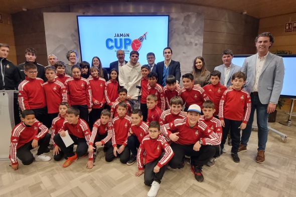 La Jamón Cup continúa llamando la atención de los clubes internacionales