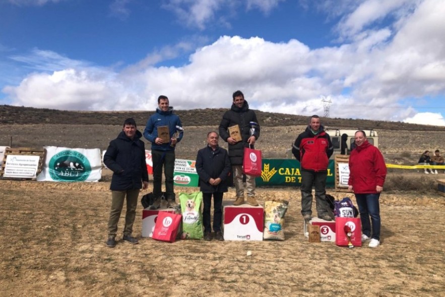 Óscar Murguía y su perro Murguia Ketzal, campeones del I Open de Perros Pastores de Teruel, organizado por la DPT