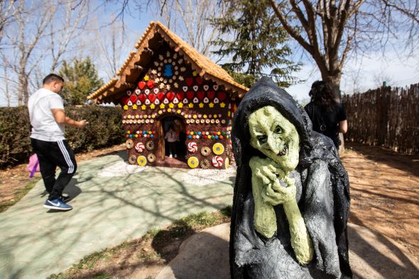 Los niños ponen cara en Villarquemado  a los personajes de sus cuentos preferidos