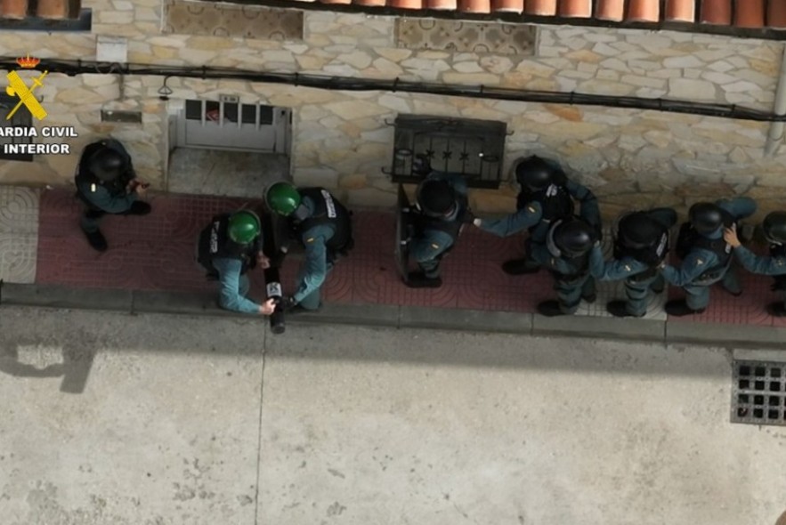 La Guardia Civil de Teruel desarticula un punto de venta de droga en el que participaban menores de edad en Utrillas