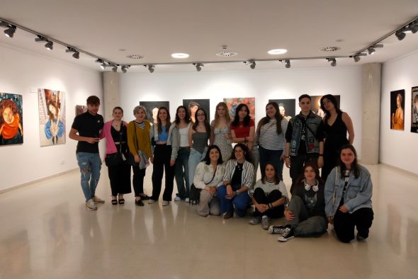 Treinta y cinco alumnos de Bellas Artes participan en  ‘El color de la pintura’