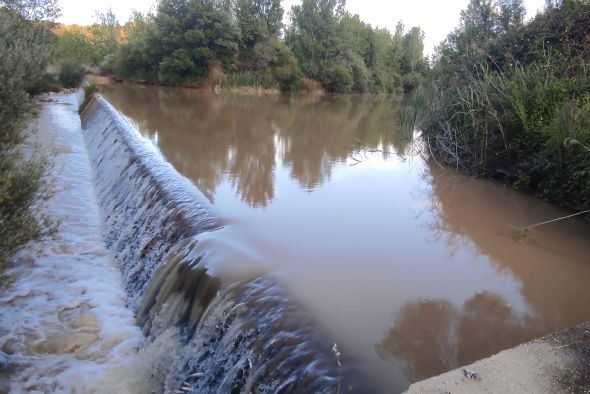 El Ayuntamiento de Valdeltormo declara el agua no potable por la turbidez tras la tormenta del domingo