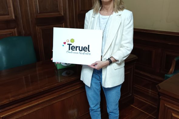 Mamen Porto, diseñadora gráfica: Teruel tiene mucho que ofrecer y con este logotipo he utilizado colores alegres, que den vida