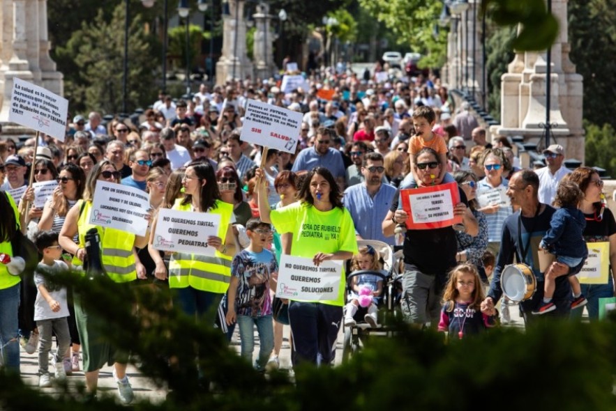 Teruel se moviliza en defensa de la correcta atención sanitaria pediátrica de los niños y niñas de la provincia