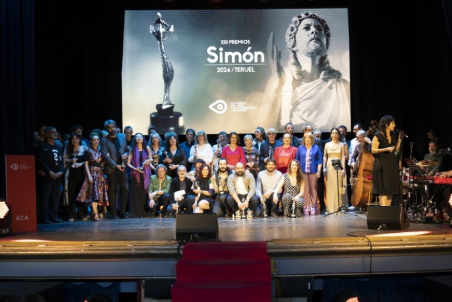 ‘El nuevo barrio’ de Víctor Izquierdo triunfa con siete premios en la noche de los Simón