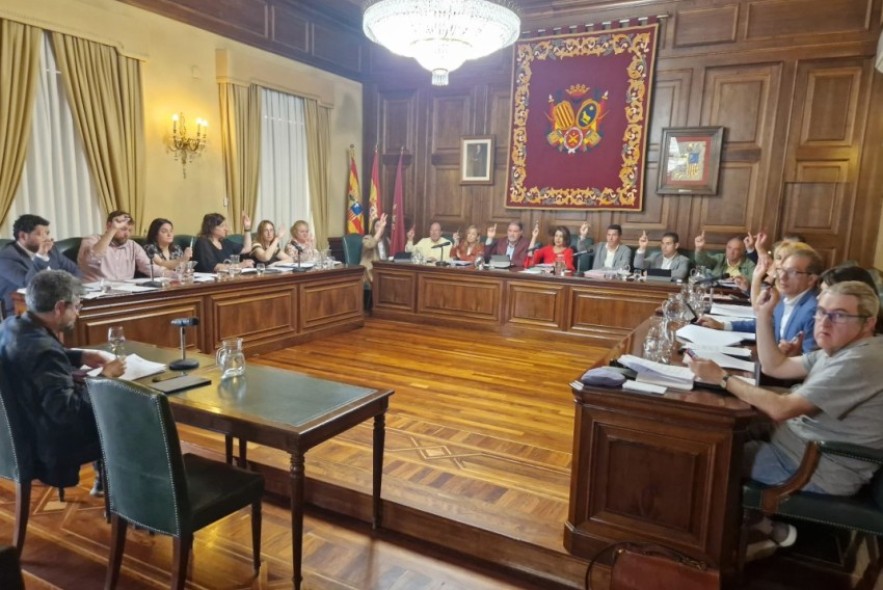 El pleno del Ayuntamiento de Teruel reprueba al ministro de Cultura y le exige restituir el Premio Nacional de Tauromaquia
