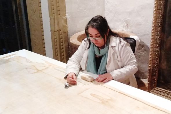 Ana Isabel García Martín, experta en restauración de textiles y profesora de los cursos de Albarracín: “La Sábana Santa de Campillo  se hizo en el siglo XVI y es de las mejor conservadas de España”