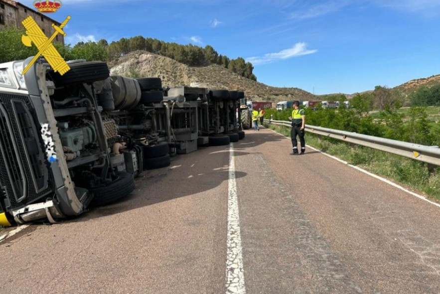 La Guardia Civil de Teruel investiga al conductor de un vehículo articulado implicado en un accidente de tráfico por conducir bajo la influencia de drogas