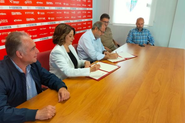 El Ayuntamiento ofrece una mano al CD Teruel con 130.000 euros en 2024