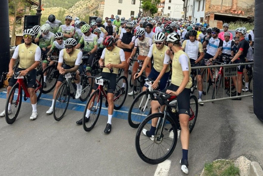 Las bicicletas invaden Alcalá de la Selva en una multitudinaria Cicloturista de Sierra de Gúdar