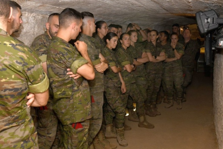 Más de 40 cadetes de la Academia General Militar conocen Alcañiz y su patrimonio