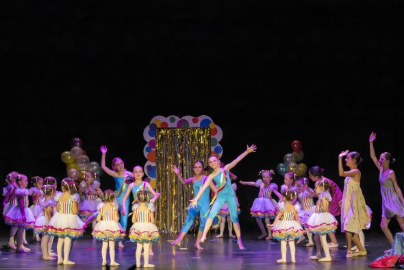 La gala de fin de curso de Las Torres convierte el Teatro Marín en un mundo de fantasía