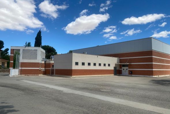 La Puebla de Híjar vuelve a ampliar el pabellón con una nueva sala polivalente anexa al edificio