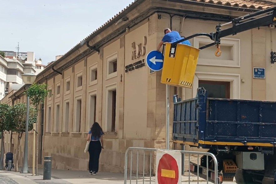 Alcañiz cierra al tráfico la calle Pruneda y la plaza del Mercado