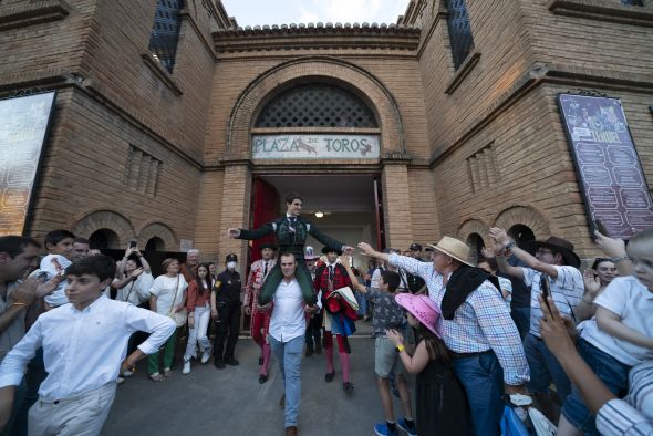 El novillero Pedro Montaldo abre la puerta grande de Teruel en su debut con picadores