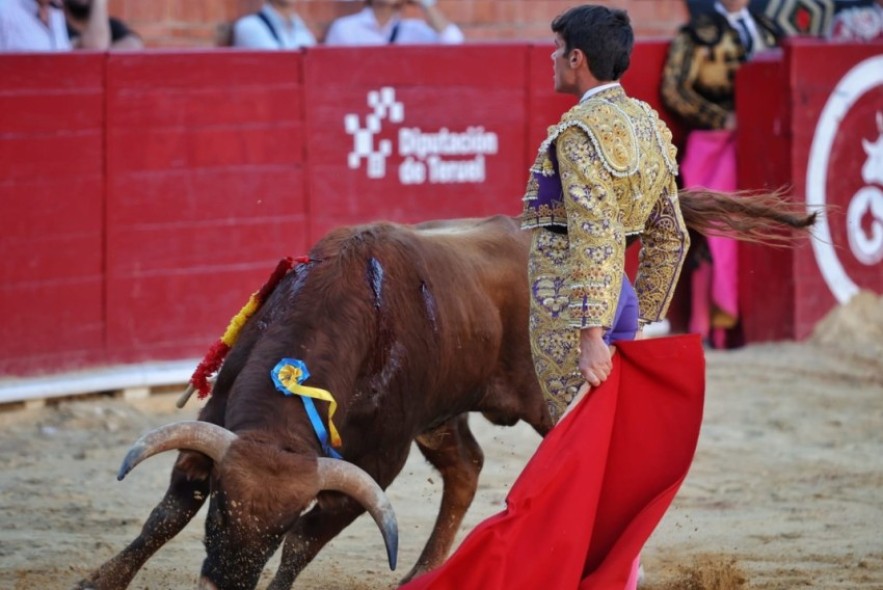 Juan A. Torrijos demuestra madurez y corta un solitario trofeo en la novillada de Teruel
