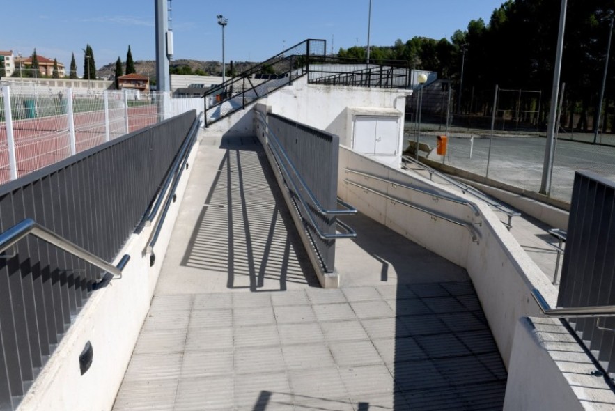 El Ayuntamiento de Alcañiz ha recepcionado las obras de accesibilidad en los accesos a las piscinas de la Ciudad Deportiva de Santa María