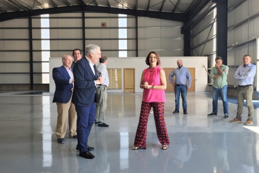 El Aeropuerto de Teruel inaugura una nave de 5.000 metros y actualiza el proyecto del hangar de dirigibles